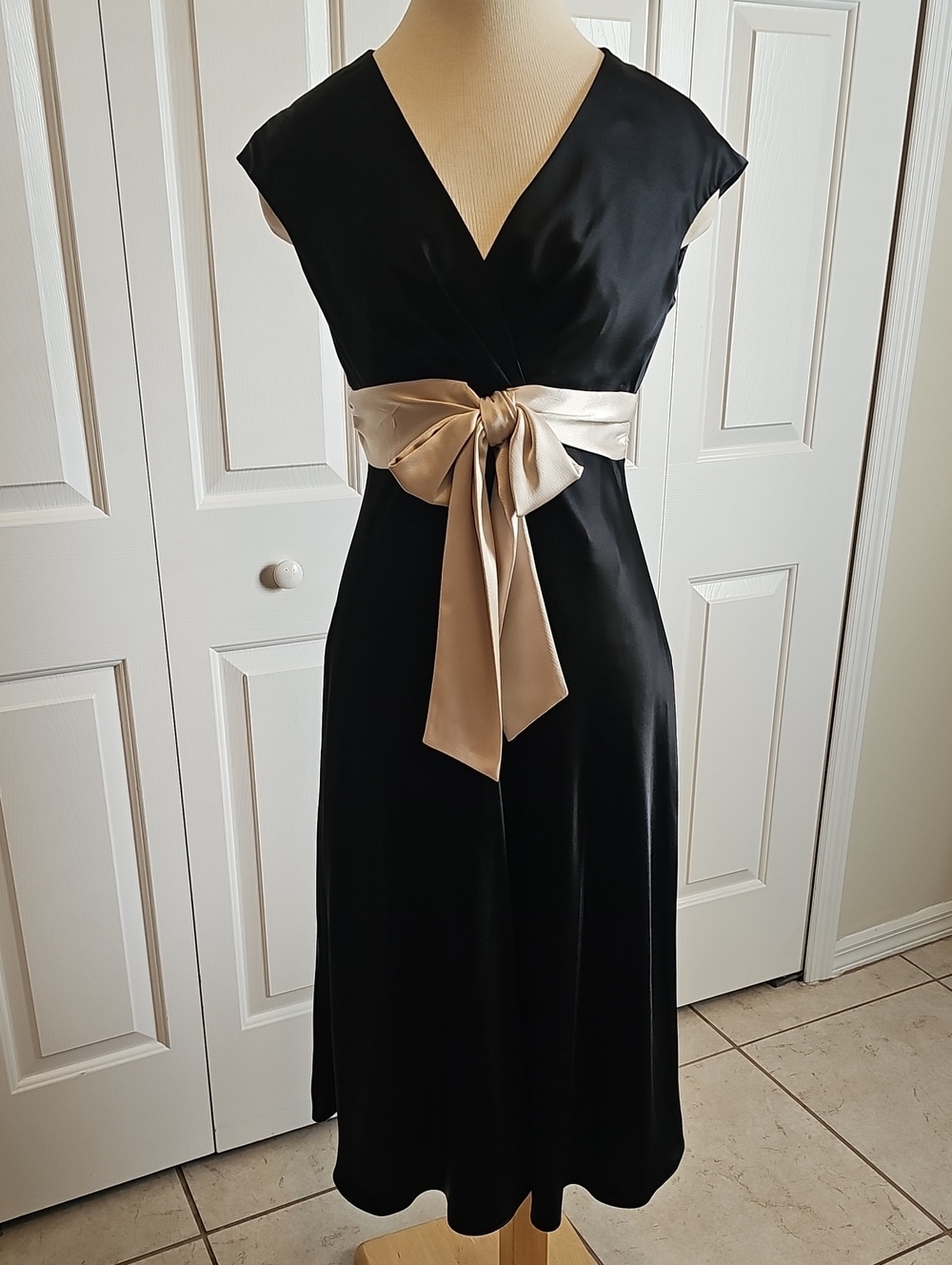 Jones New York Cocktail Dress Womens Size 6 Black Champagne Bow Satin Triacetate